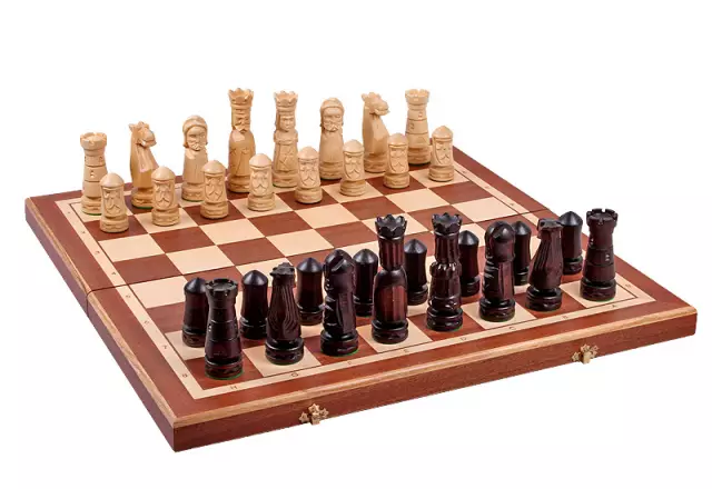Castle houten schaakset middel