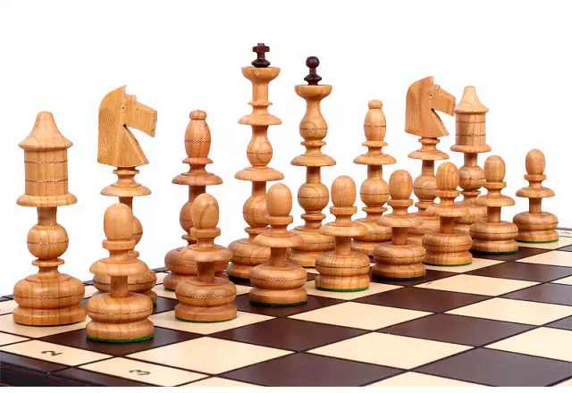 Old Polish houten schaakset